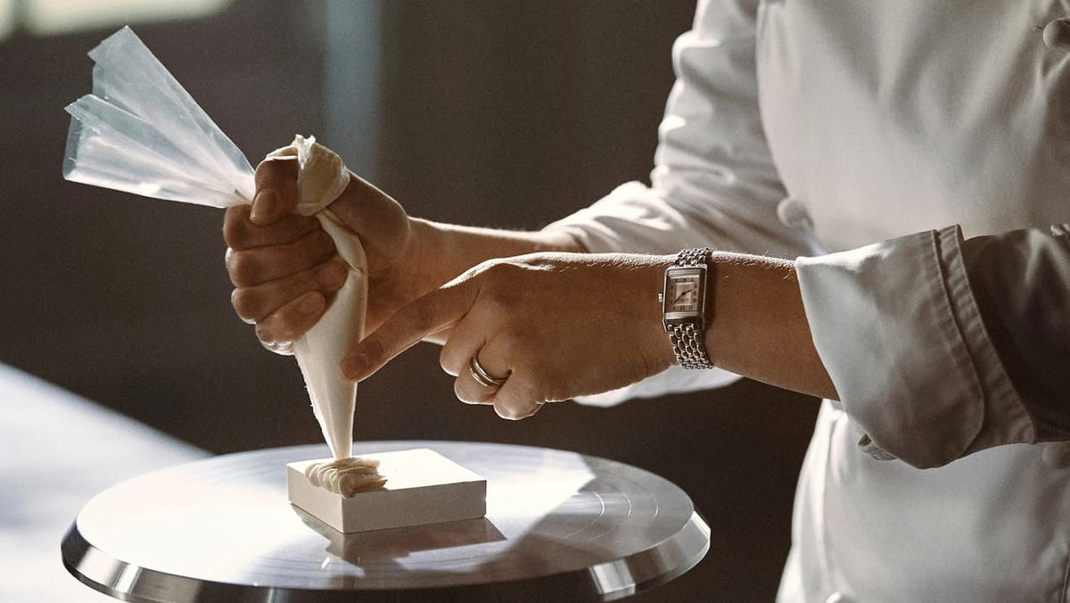 Jaeger-LeCoultre firar kungakakan med Reverso – en smakfull hyllning till tid och tradition