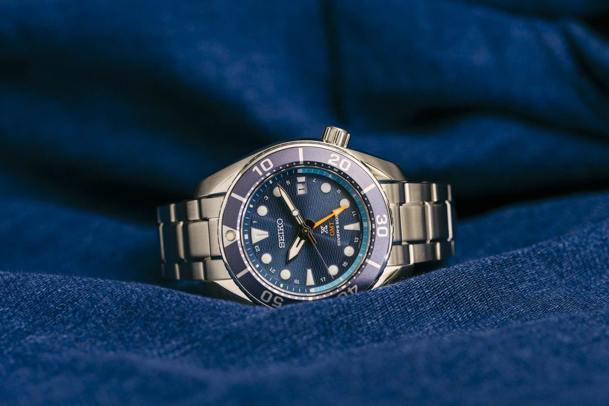 Hands-on: Seiko lanserar nytt soldrivet GMT-verk i blågrön sumostil