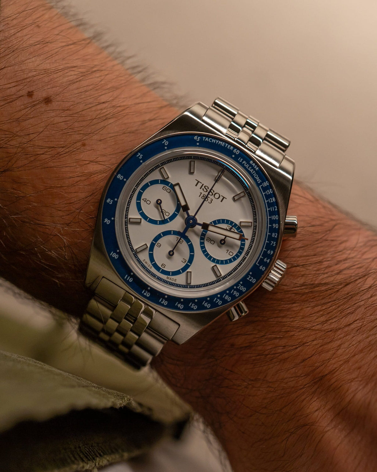 Hands-on: Tissot PR516 Chronograph Valjoux – Klassisk racingdesign i blått och vitt