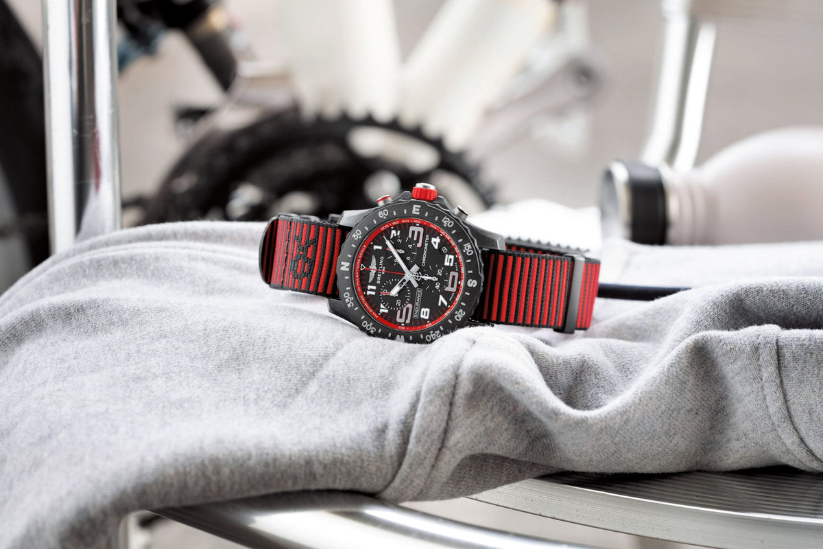Lätt som en fjäder men proppfull med teknik. Säg hej till Breitling Endurance Pro!