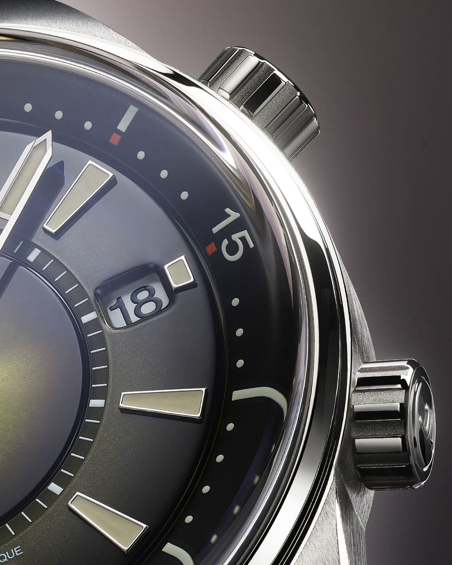 Jaeger-LeCoultre introduces new Polaris Date in green tones 