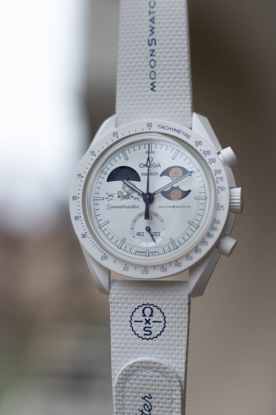 Hands-on: Swatch x Omega Mission to Earthphase Moonshine Gold Cold Moon  
