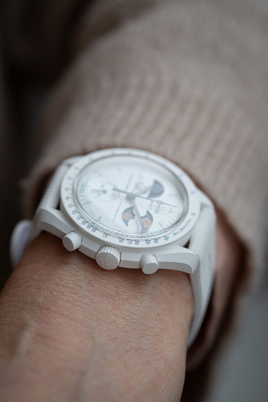 Hands-on: Swatch x Omega Mission to Earthphase Moonshine Gold Cold Moon  