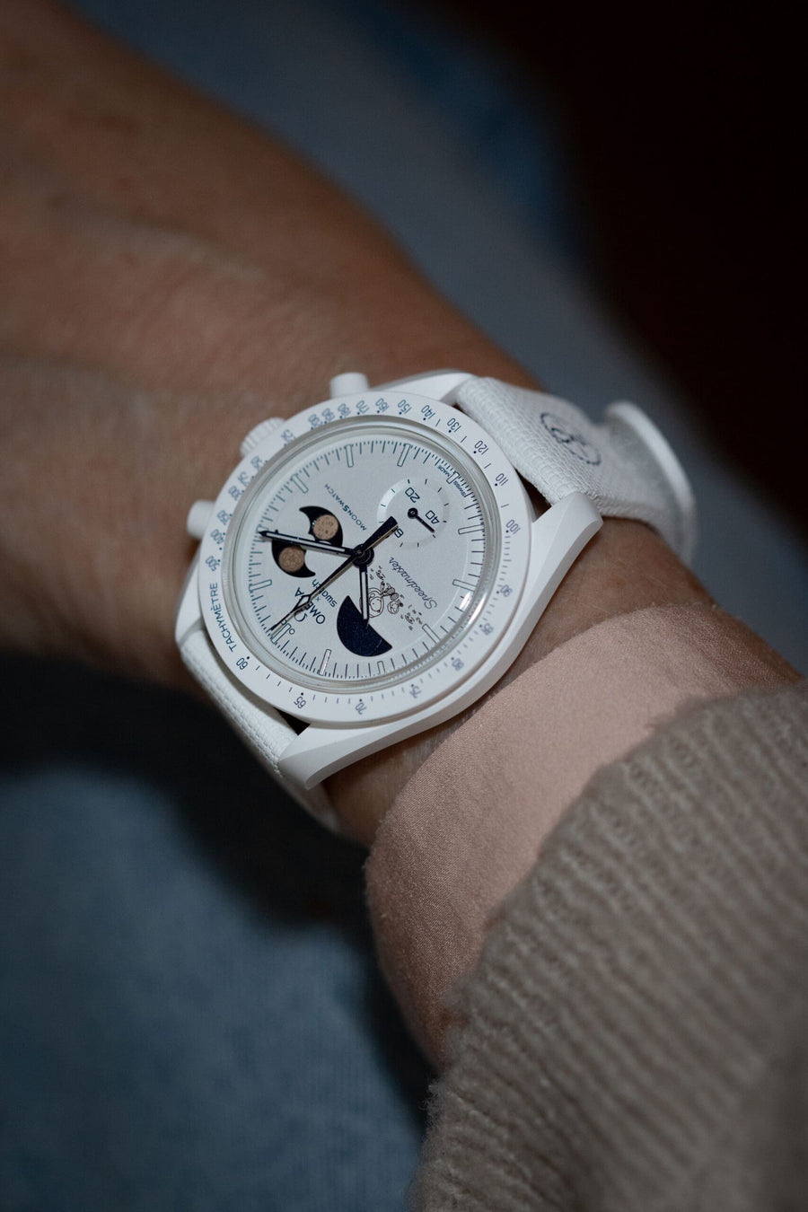 Hands-on: Swatch x Omega Mission to Earthphase Moonshine Gold Cold Moon  