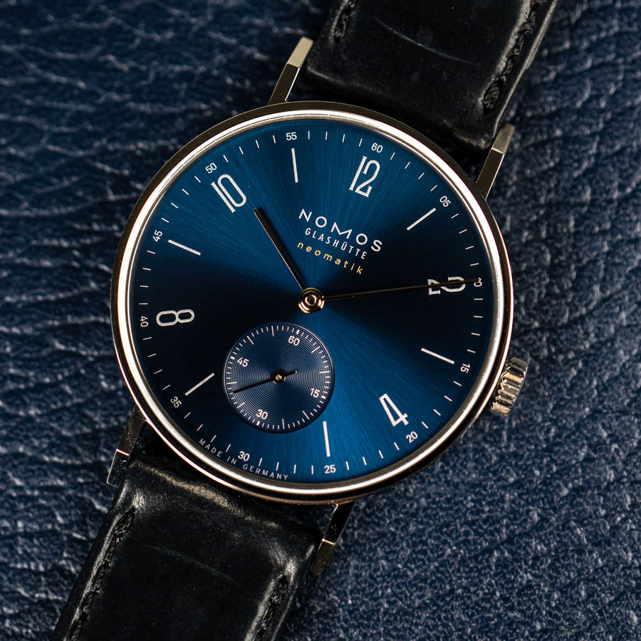 Hands-on + video: The new Nomos Tangente Neomatik Blue Gold 