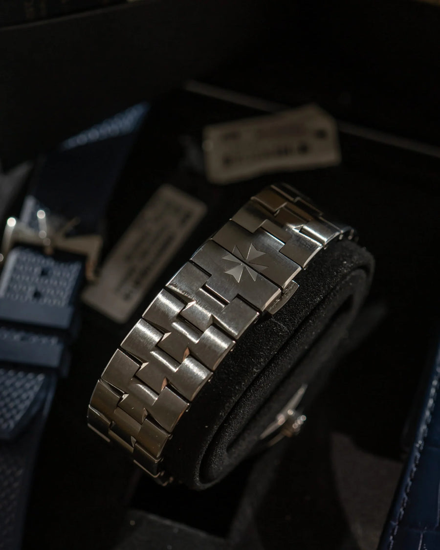 overseas 4500v länk och bezel detalj