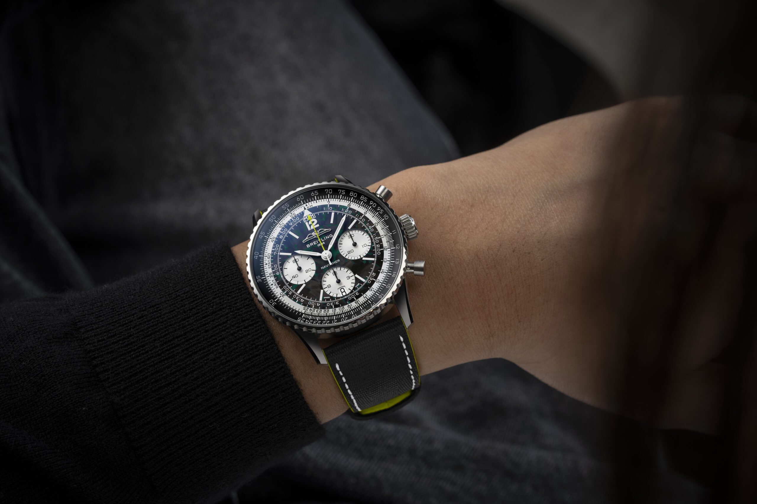 Navitimer b01 chronograph 43 Aston Martin Aramco Formula One™ team