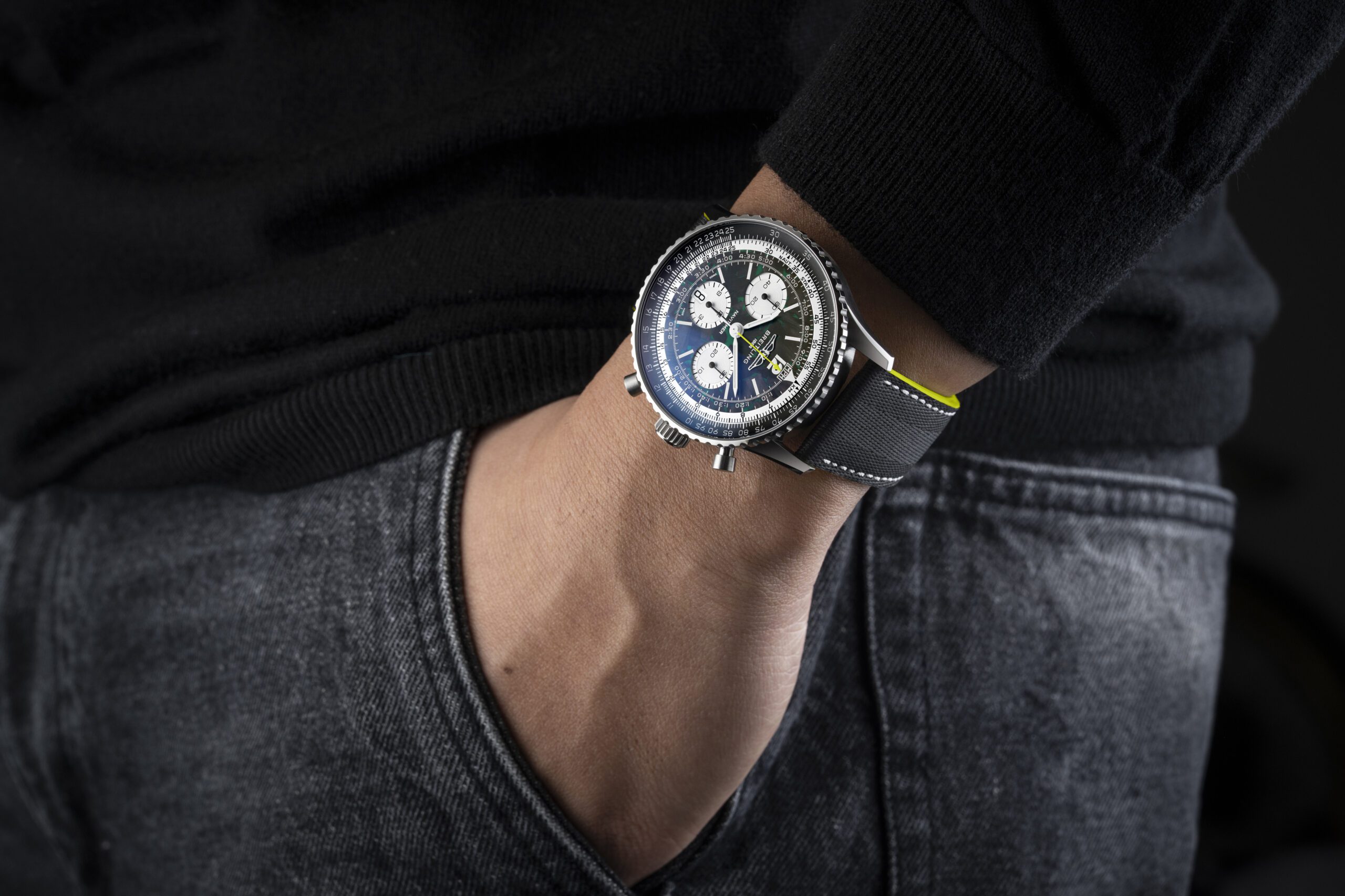 Navitimer b01 chronograph 43 Aston Martin Aramco Formula One™ team