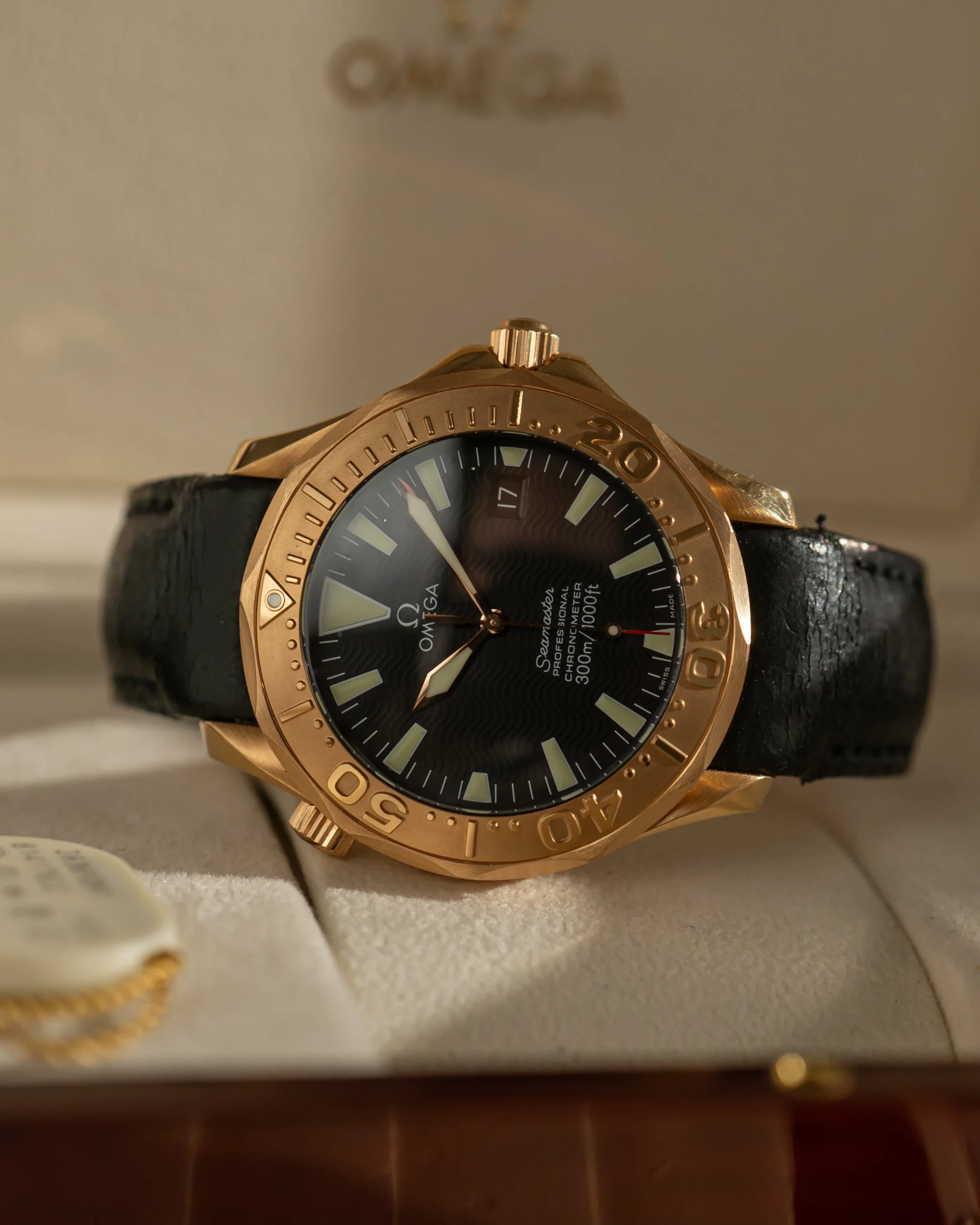omega seamaster 300m 18k roséguld black dial