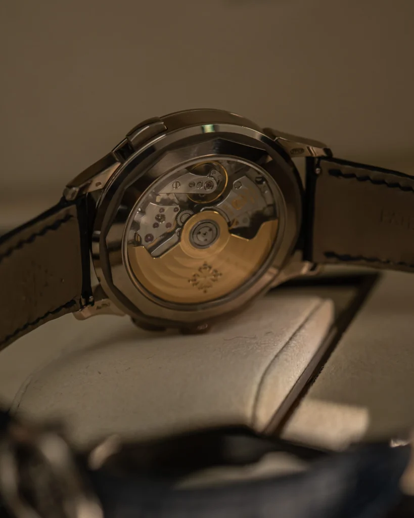 patek philippe 5930g world time kronograf urverk detalj